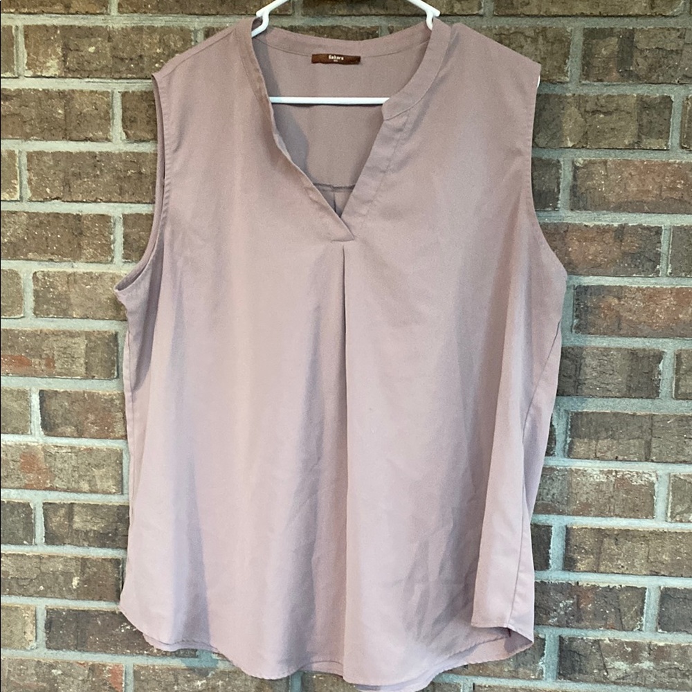 Chic Sleeveless Blouse in Soft Mauve